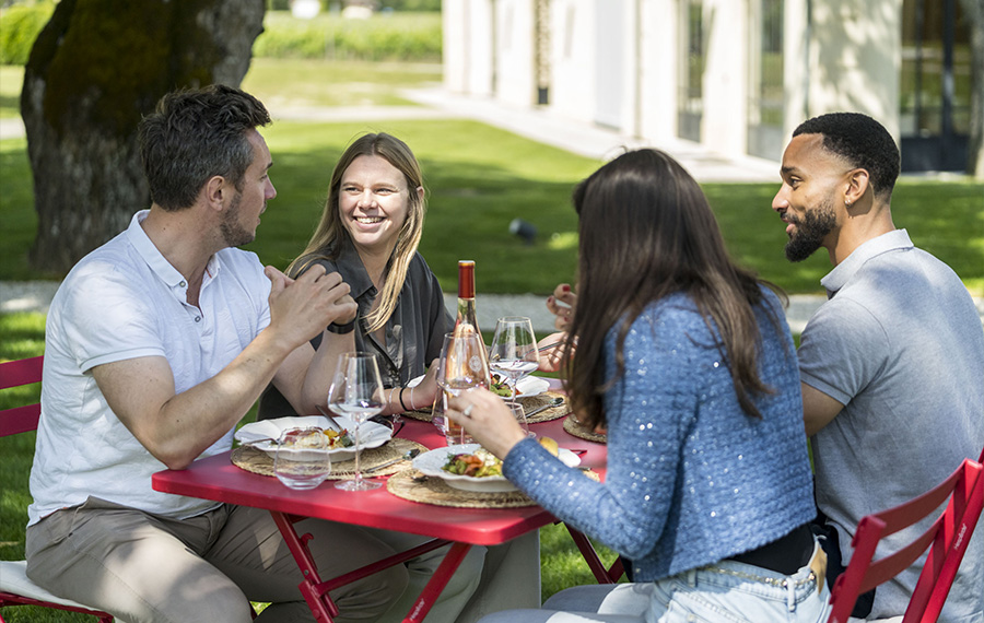 déjeuner champêtre dans les jardins du château